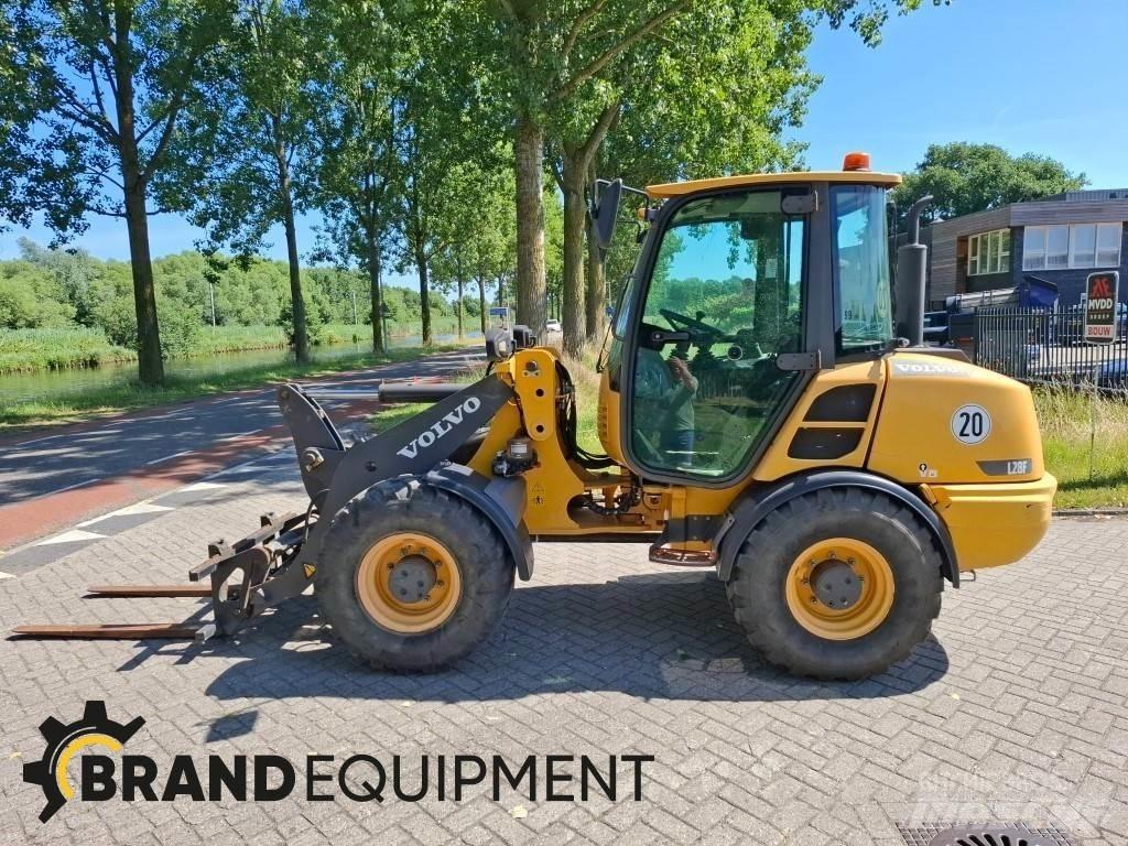 Volvo L28F Колесни товарачи