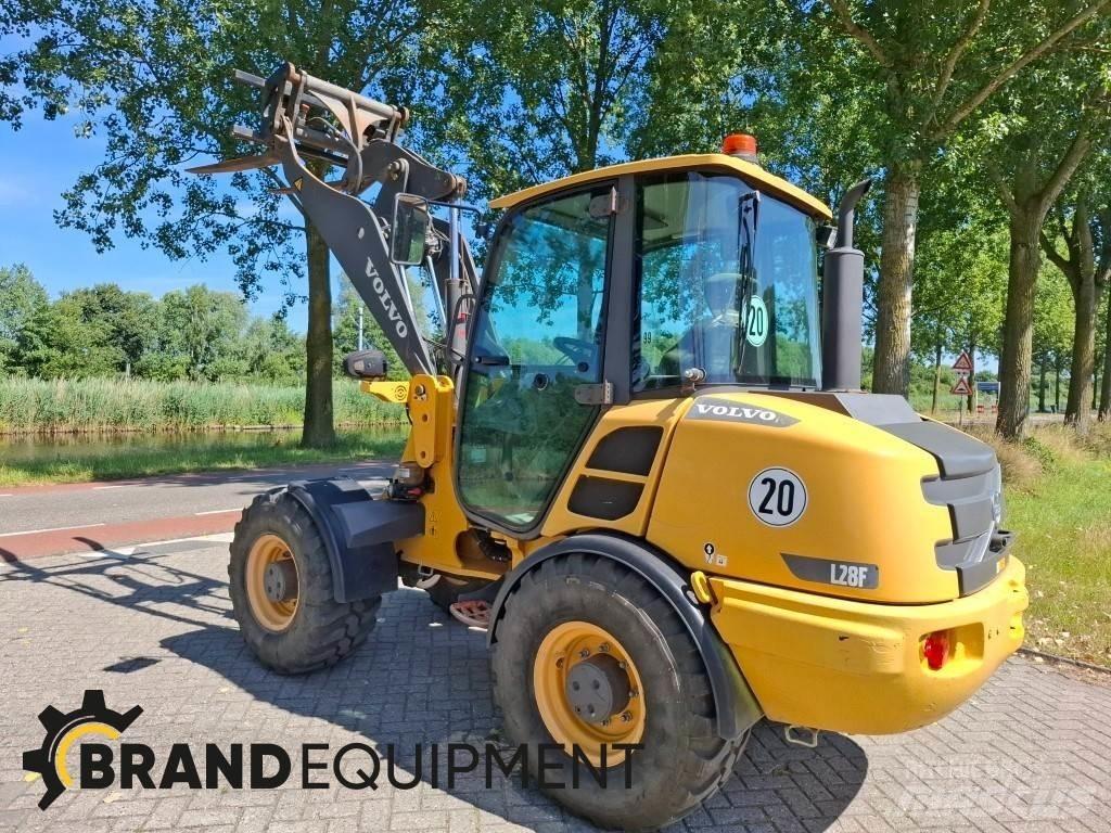 Volvo L28F Колесни товарачи