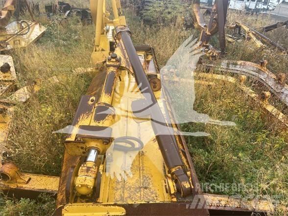 CAT 3852628 Остриета