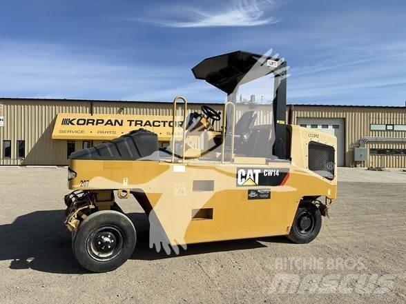 CAT CW14 Пневматични гумени  ролки
