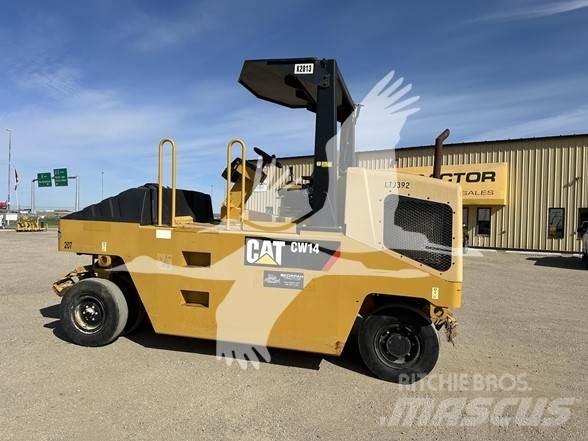 CAT CW14 Пневматични гумени  ролки
