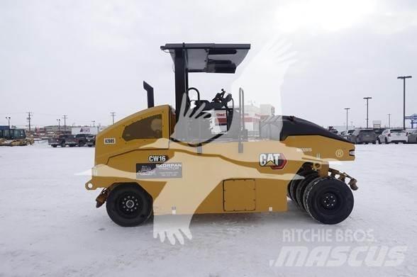 CAT CW16 Пневматични гумени  ролки
