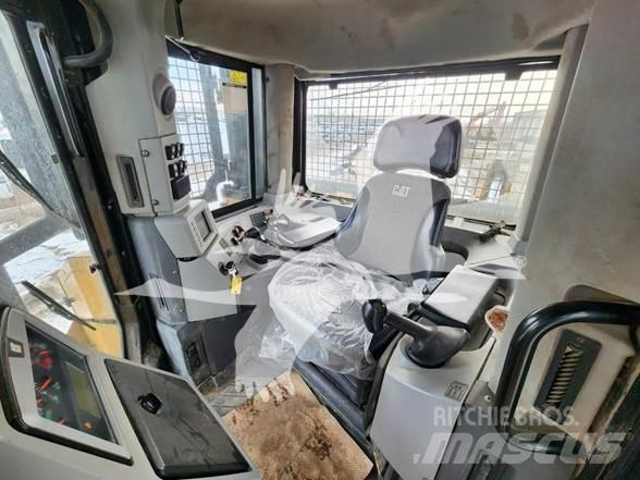 CAT D8T Верижни булдозери
