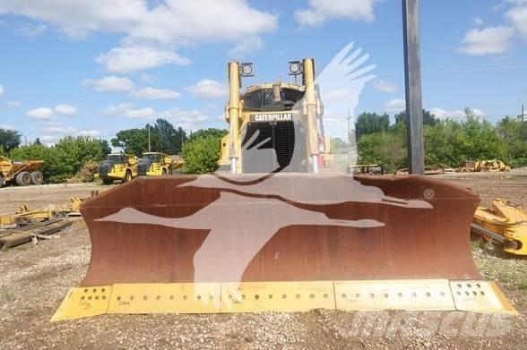 CAT D8T Верижни булдозери
