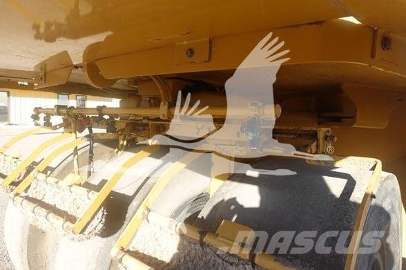 CAT PS-360C Пневматични гумени  ролки
