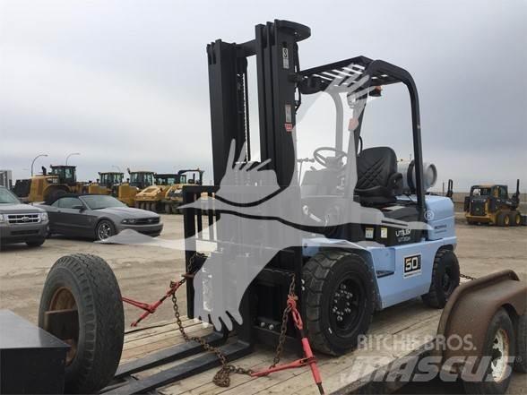 Utilev UT30P Дизелови камиони