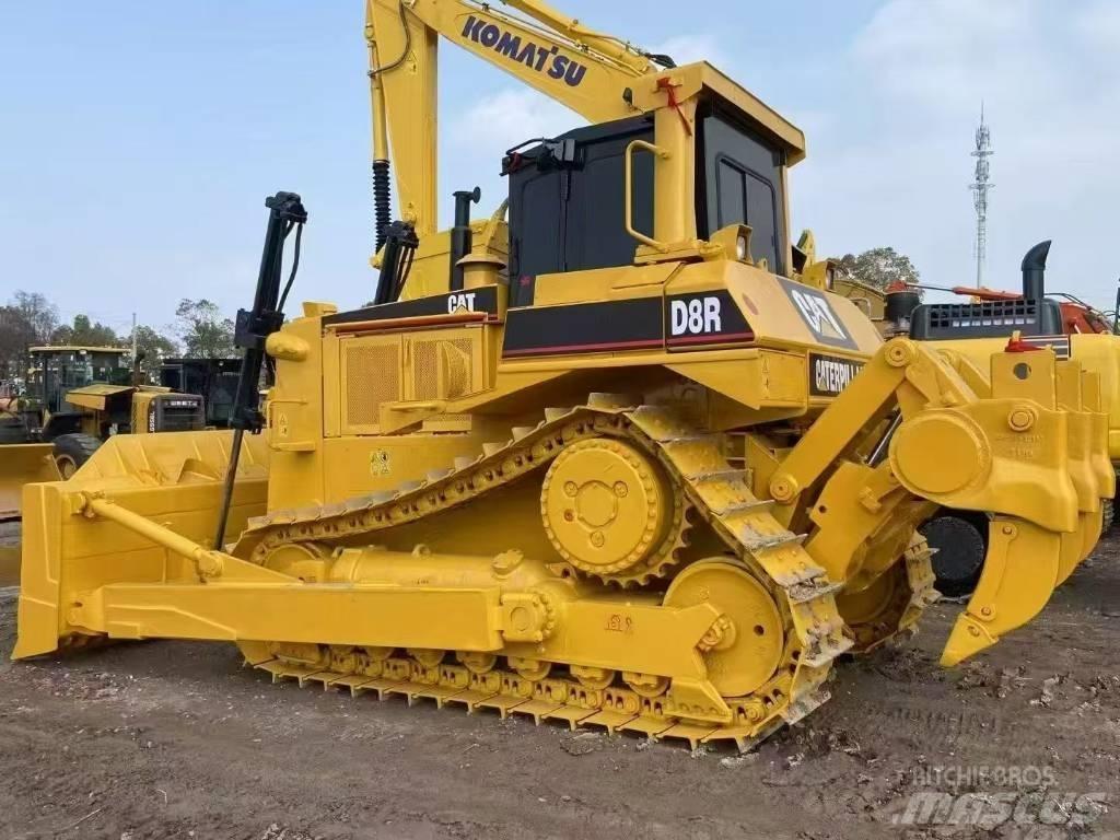 CAT D 8 R Верижни булдозери
