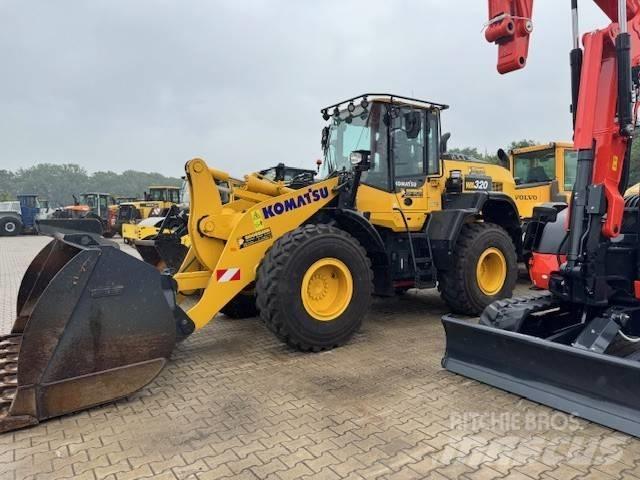 Komatsu WA 320 Колесни товарачи