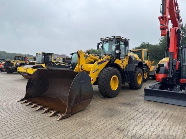 Komatsu WA 320 Колесни товарачи
