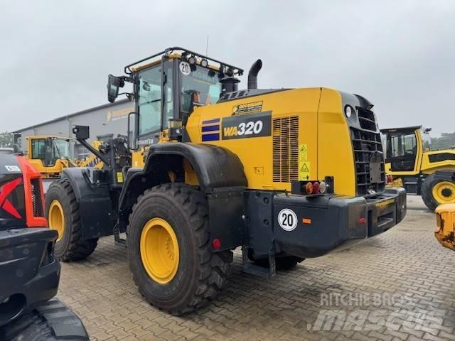 Komatsu WA 320 Колесни товарачи