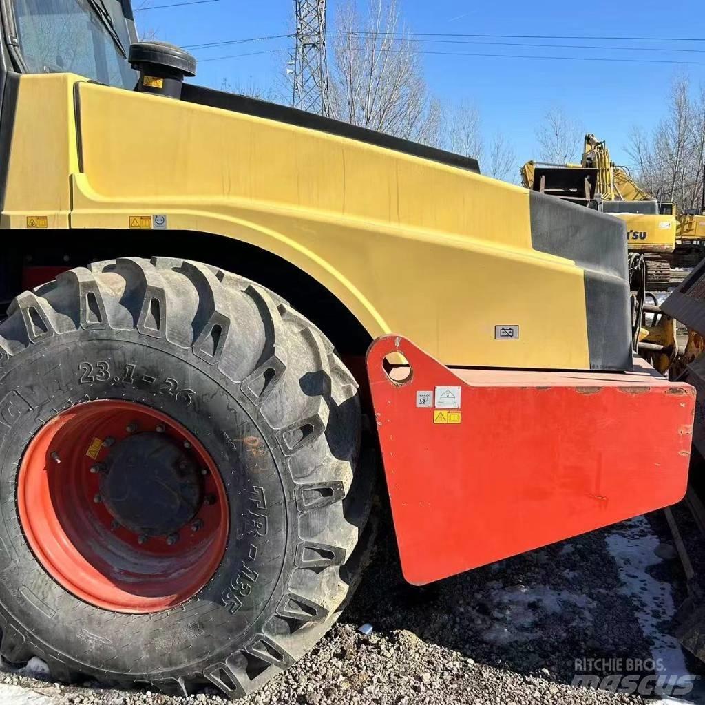 Dynapack CA702 Еднобарабанни ролки

