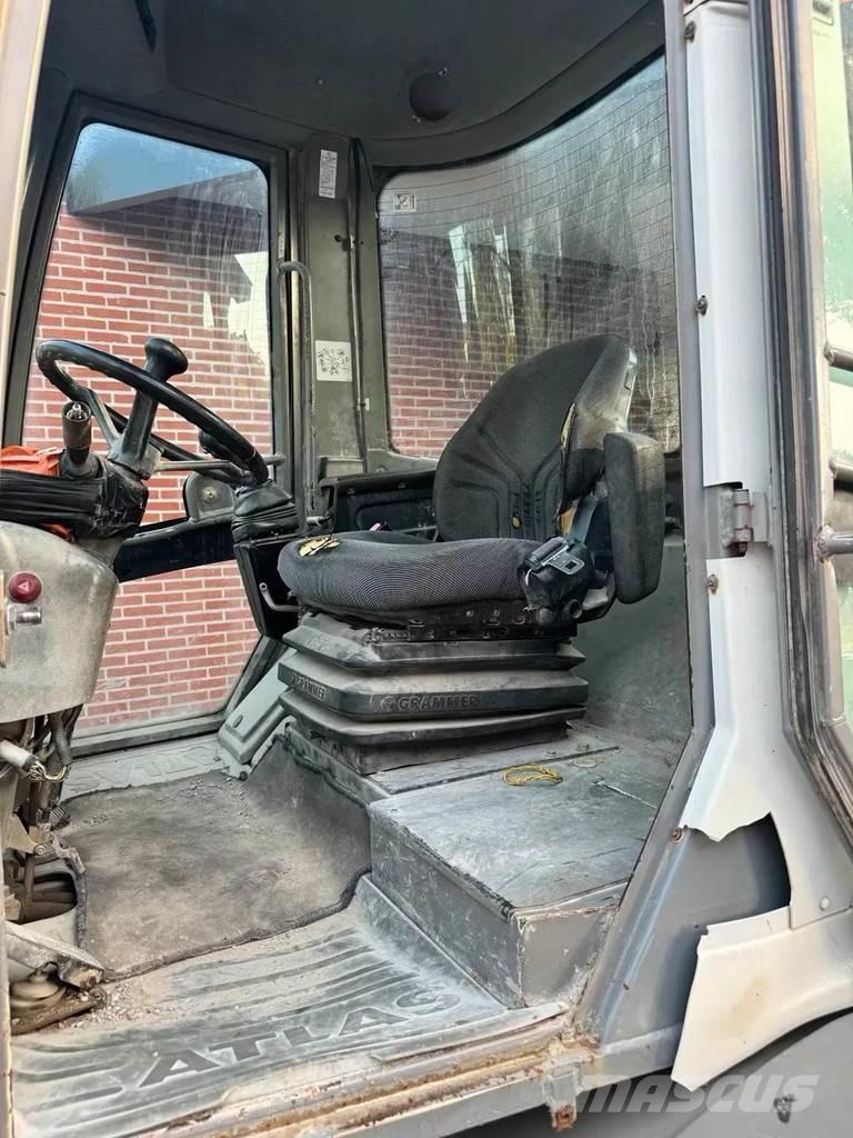 Atlas AR65 Колесни товарачи