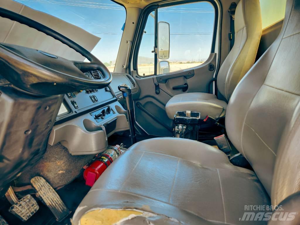 Freightliner 108 SD Цистерни за вода
