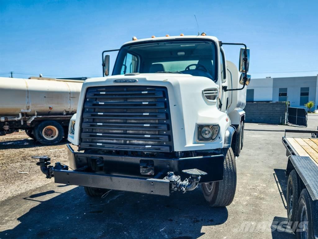 Freightliner 108 SD Цистерни за вода

