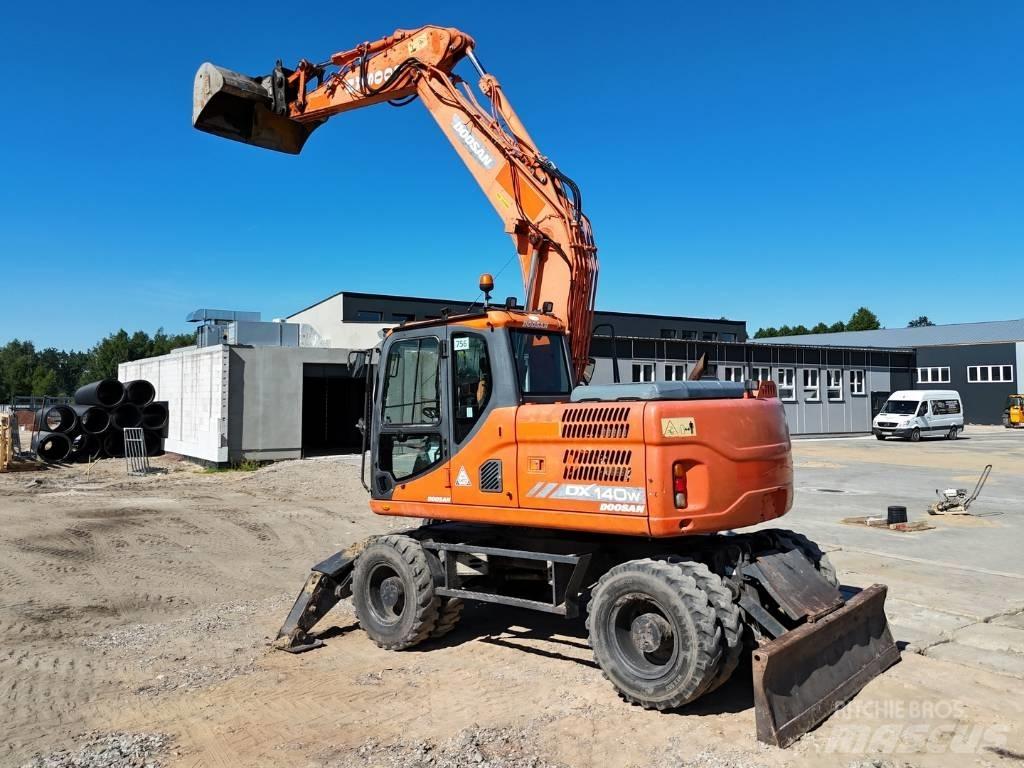 Doosan DX 140 W Колесни екскаватори