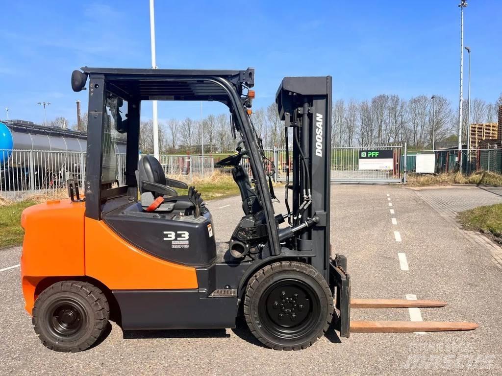 Doosan D33S- 7 Дизелови камиони