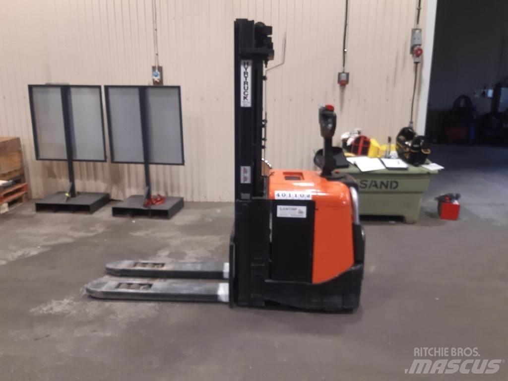 BT SPE125L Колички високоповдигачи с теглич