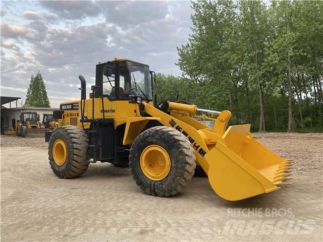 Komatsu WA380-3 Товарач със заден ексватор