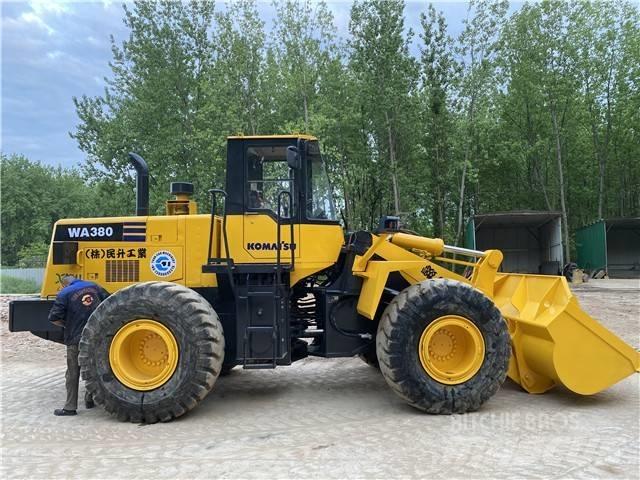 Komatsu WA380-3 Товарач със заден ексватор