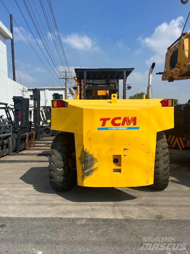 TCM FD250 Телескопични товарачи