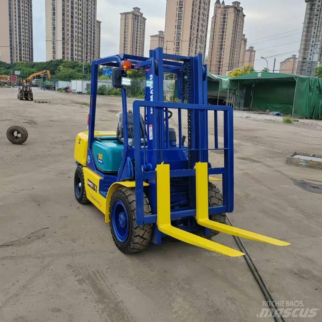 Komatsu FD 30 T-17 Дизелови камиони