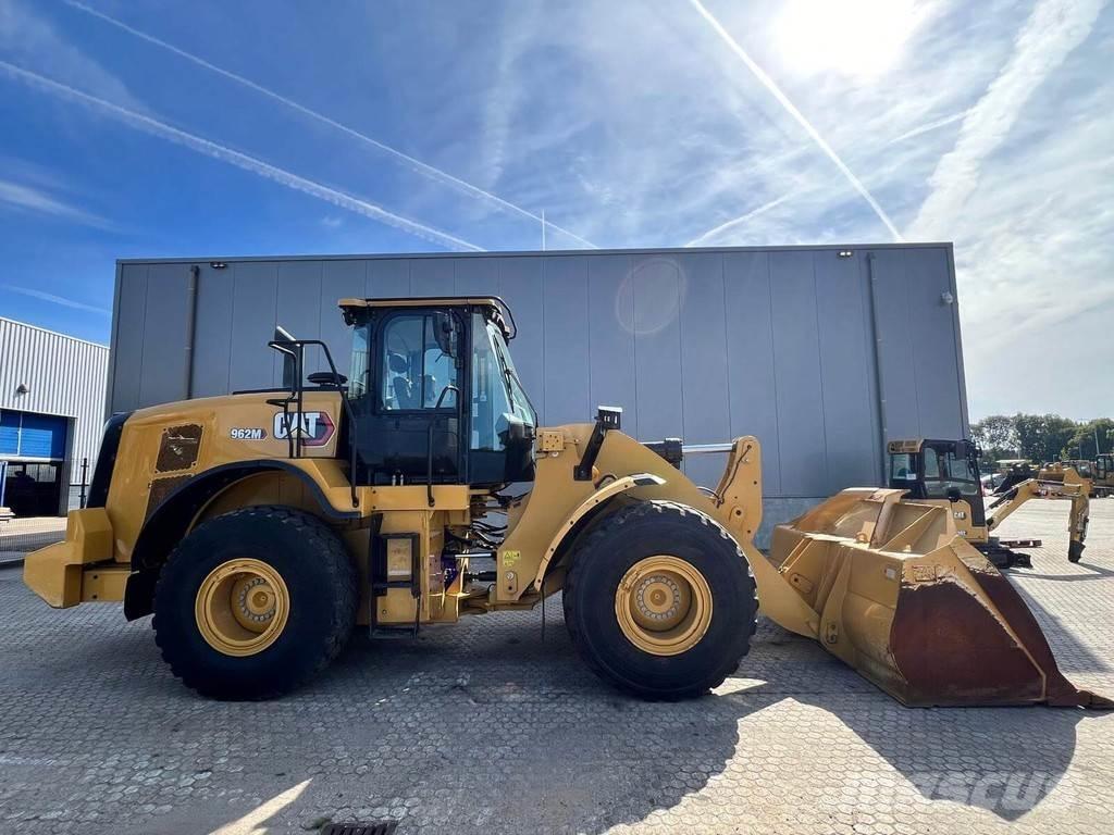 CAT 962M Колесни товарачи