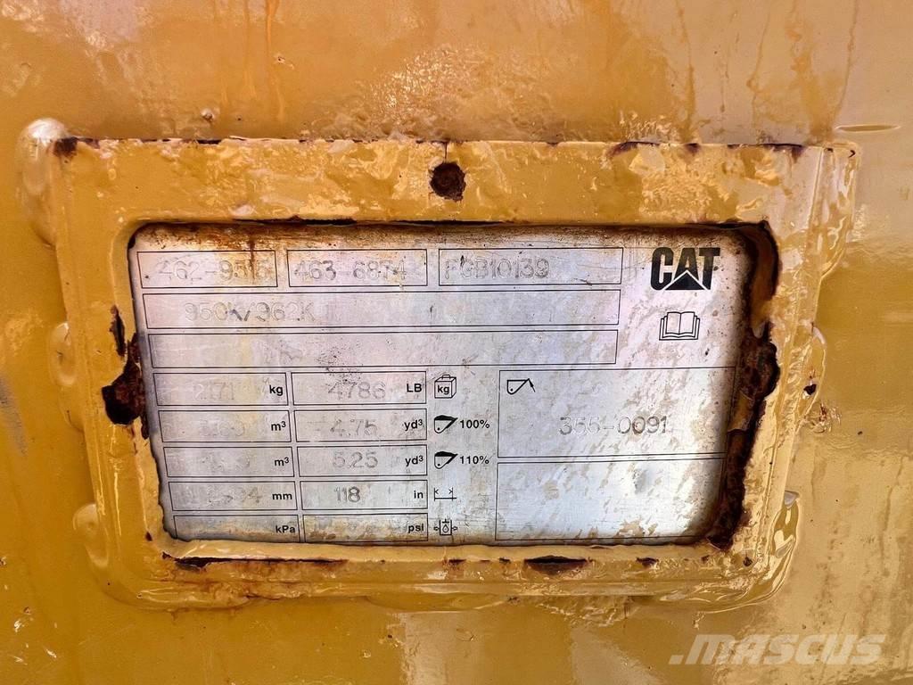 CAT 962M Колесни товарачи