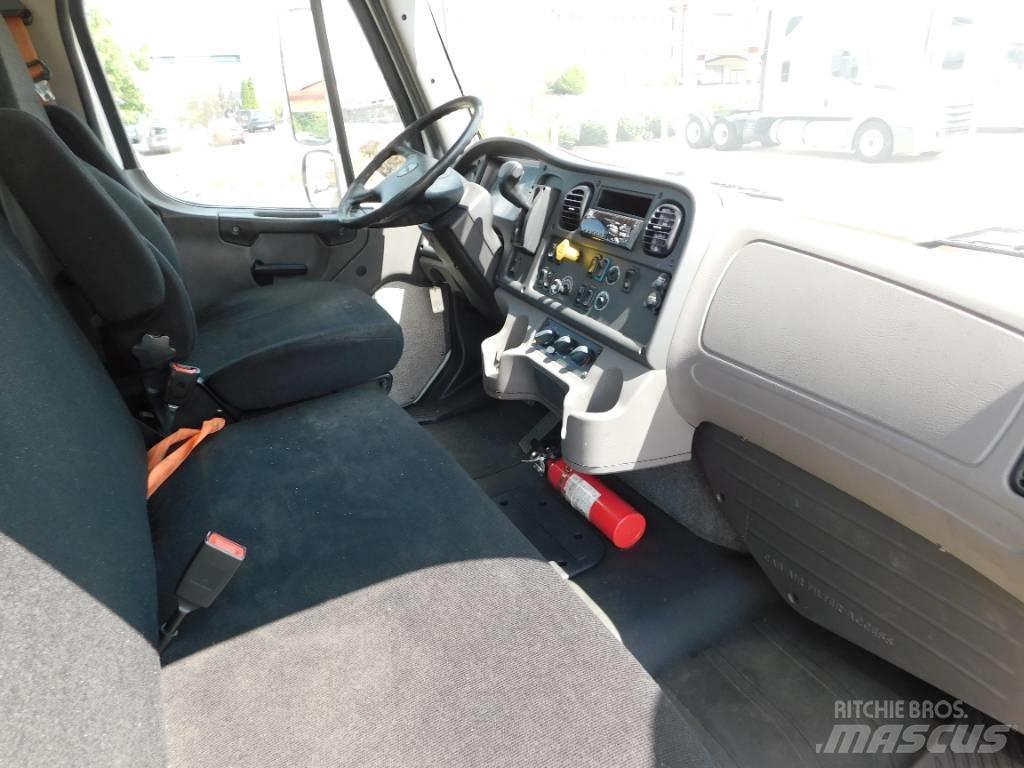 Freightliner M2 Автофургони