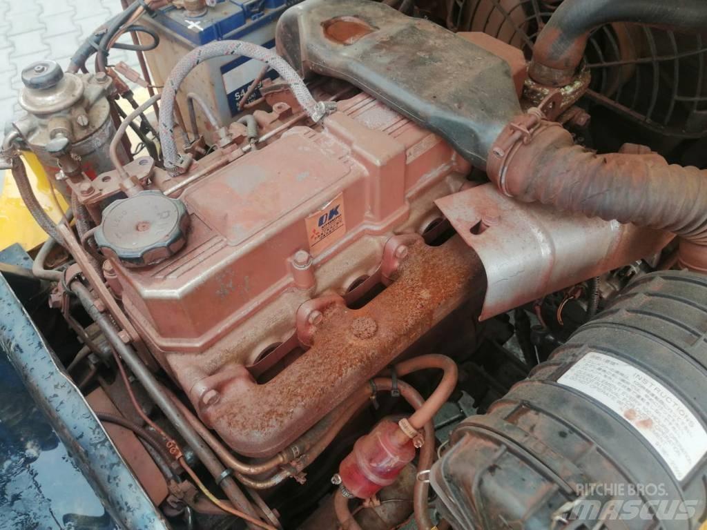 CAT DP 25 K Дизелови камиони