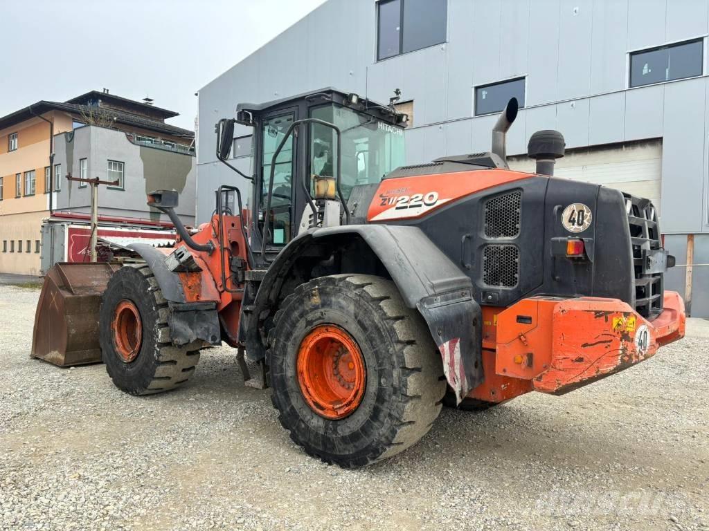 Hitachi ZW 220-6 Колесни товарачи