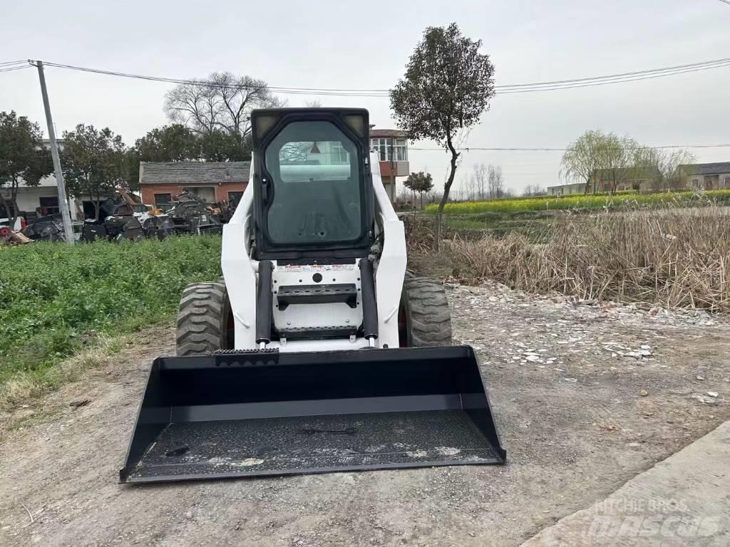 Bobcat S 300 Мини товарачи
