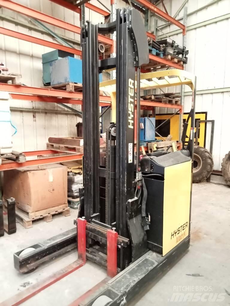 Hyster R1.4 Ретрак/ Високоповдигач с изместване на вилката напред