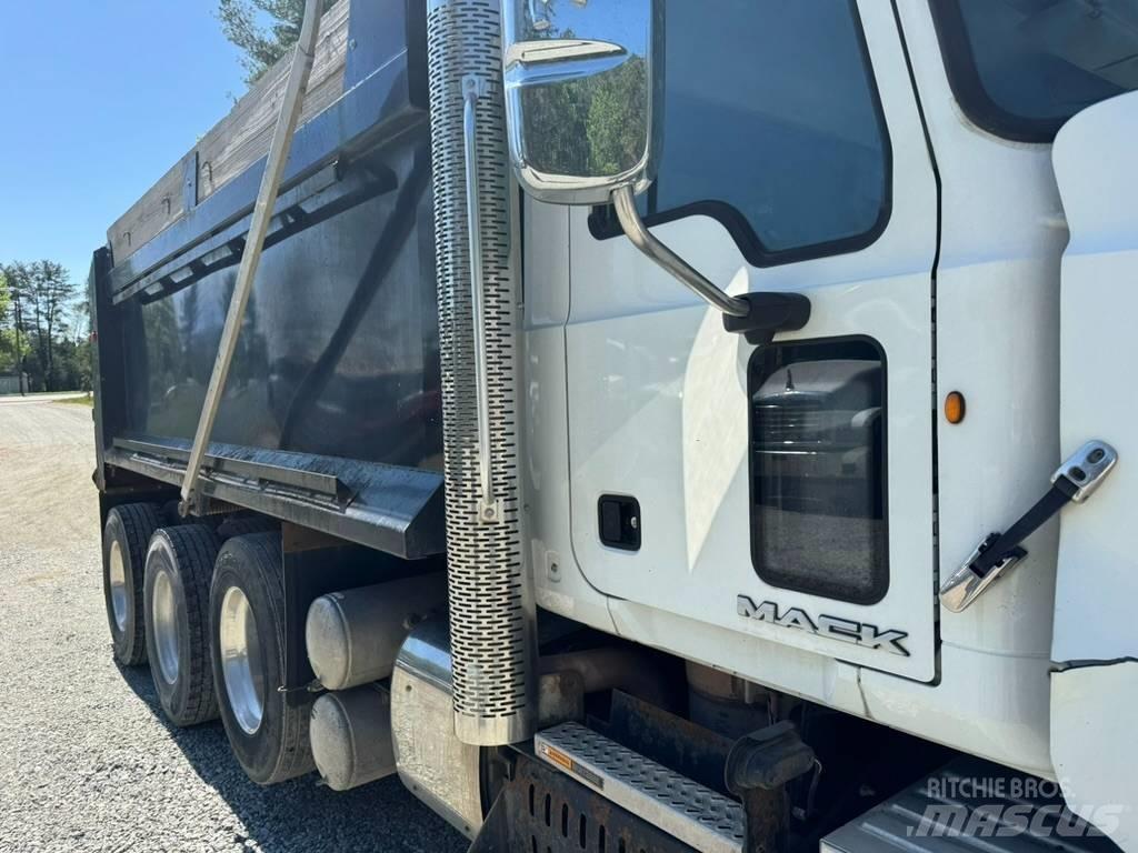 Mack GU713 Самосвал
