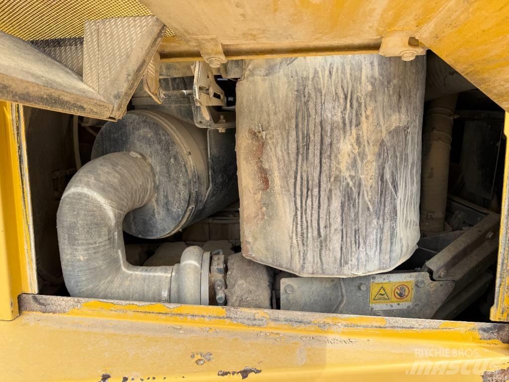Komatsu D 155 AX-6 Верижни булдозери
