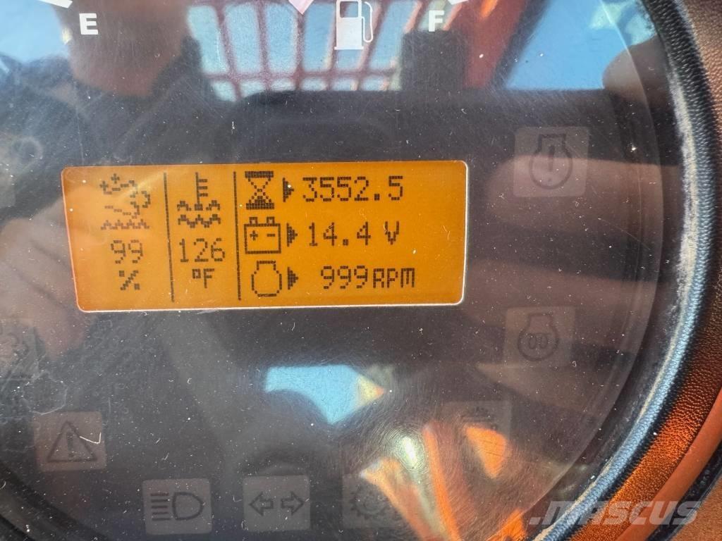 SkyTrak 10054 Телескопични товарачи