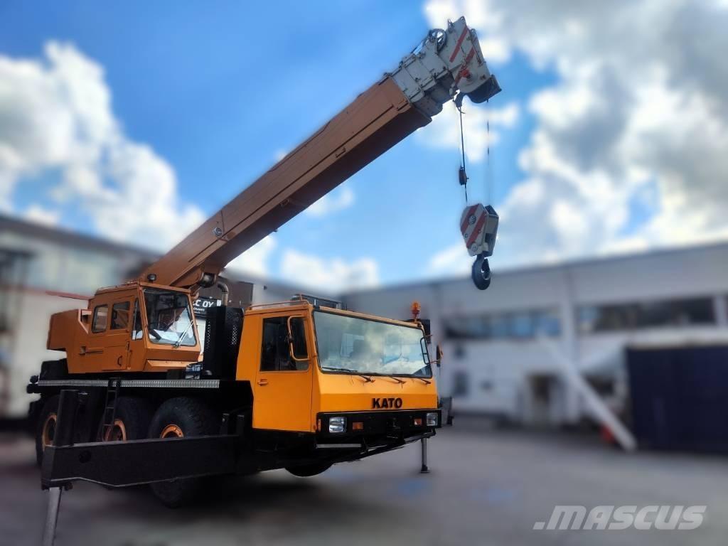 Kato KA 400 E Всъдеходни кранове