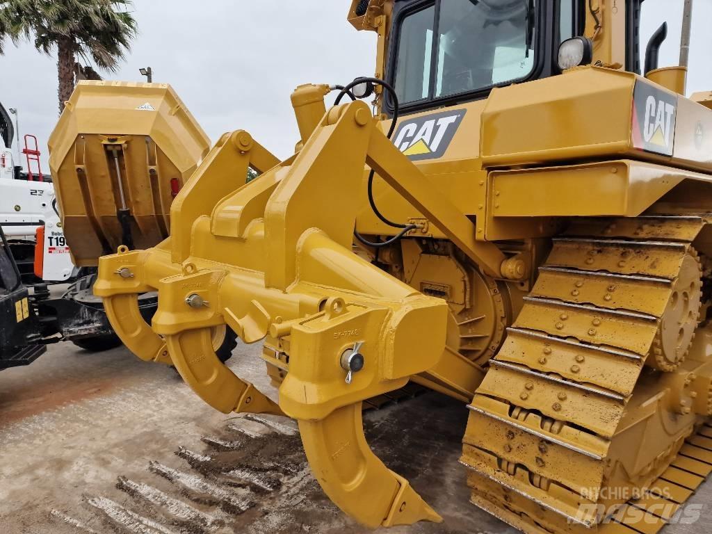 CAT D 6 T XL Верижни булдозери
