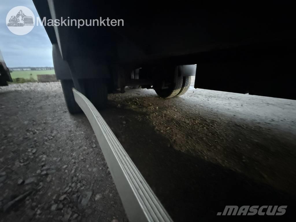 Ekeri S8-D Ремаркета фургони