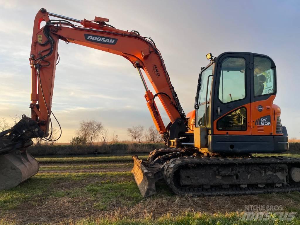 Doosan DX 85 R-3 Средни екскаватори 7т - 12т