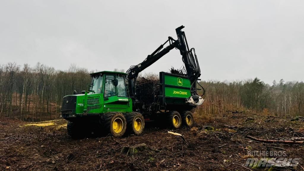 John Deere 1490D Форуардери