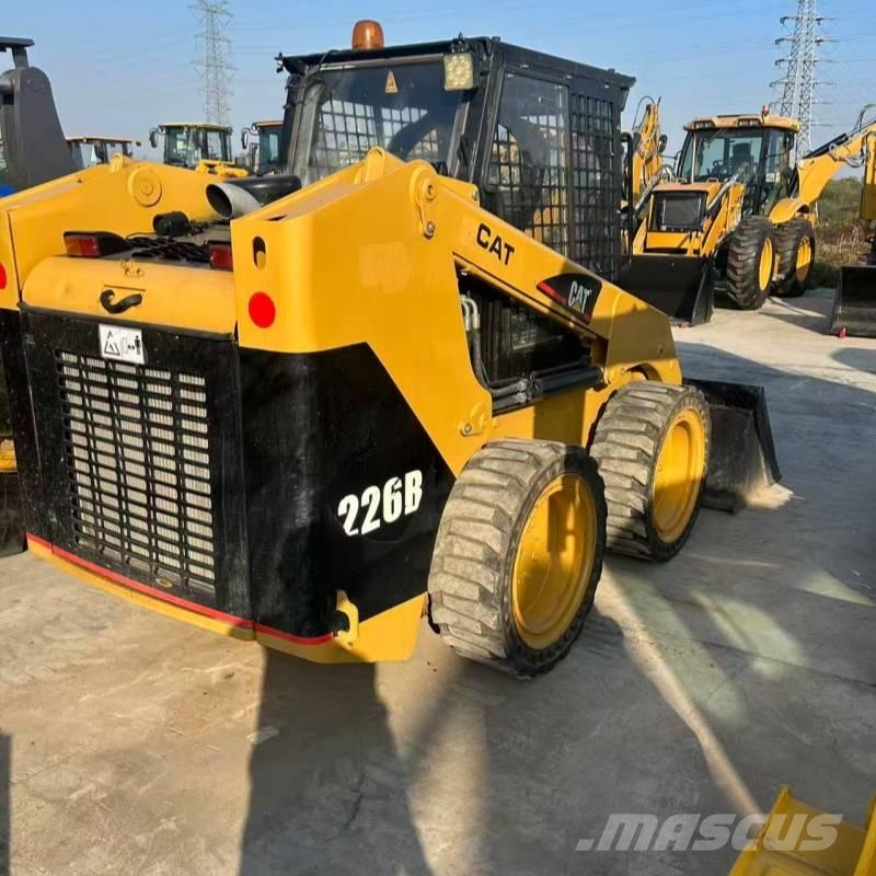 CAT 226 Мини товарачи
