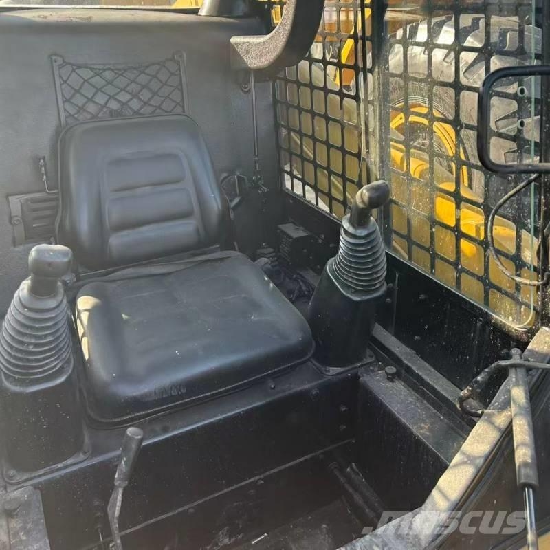 CAT 226 Мини товарачи
