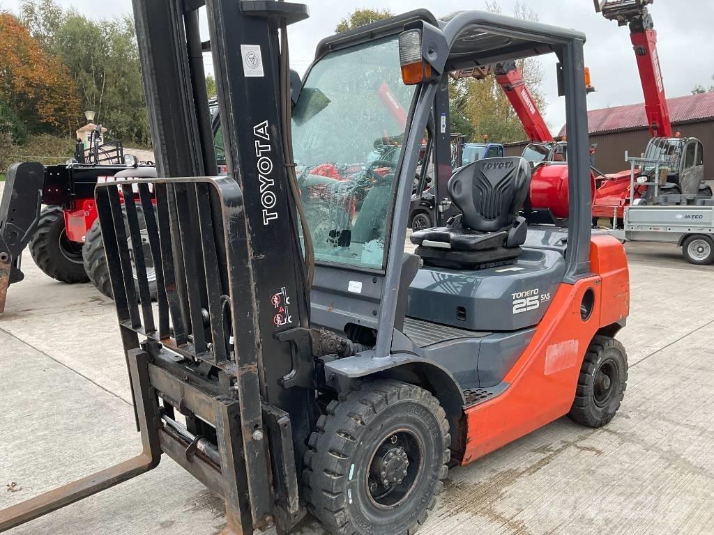 Toyota 02-8 FGF 25 Камиони с АГУ