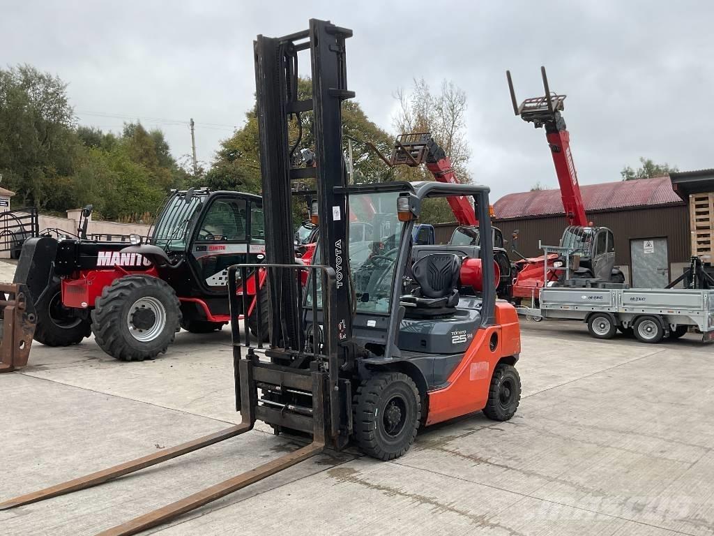 Toyota 02-8 FGF 25 Камиони с АГУ