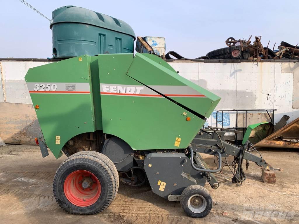 Fendt 3250 Сламопреси за кръгли бали
