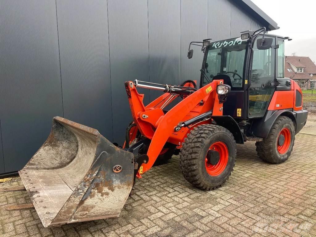 Kubota R065 Колесни товарачи