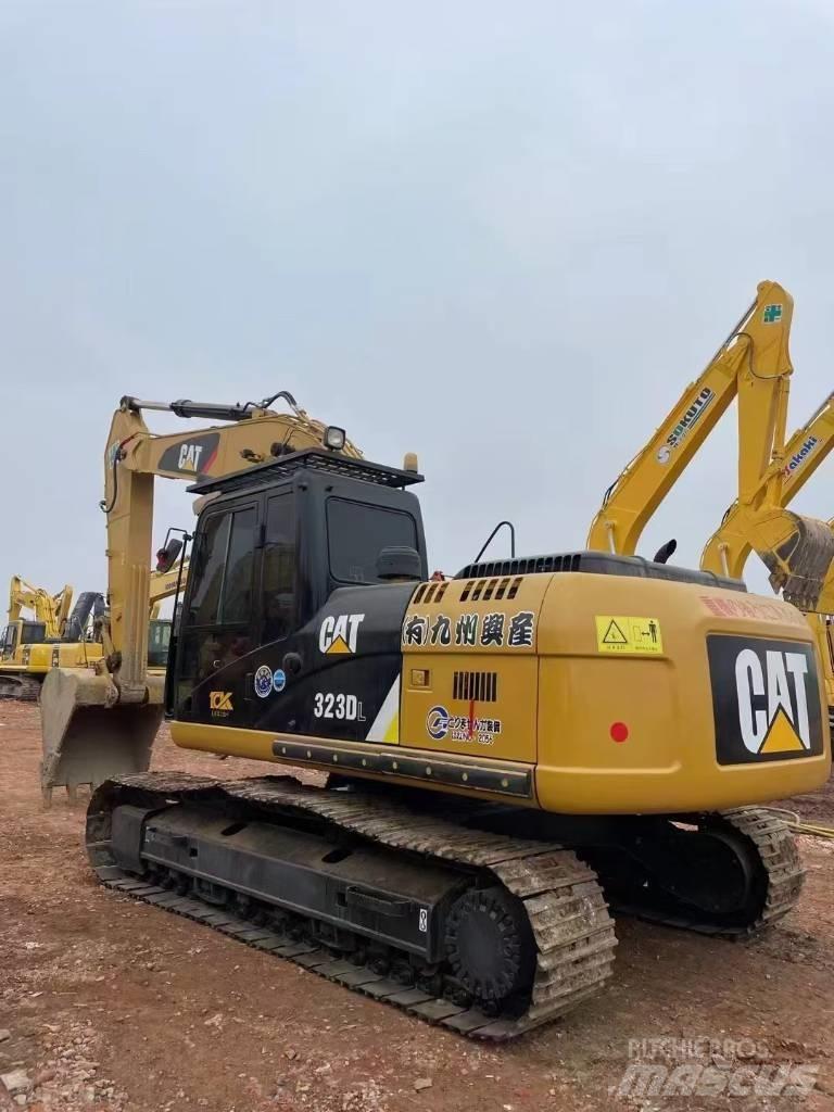 CAT 323 D L Верижен екскаватор