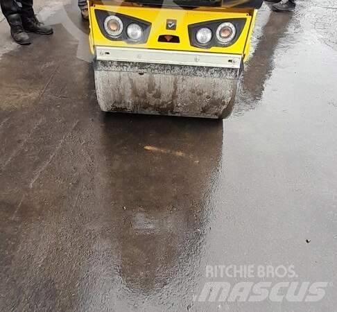 Bomag BW 80 AD-5 Двойни барабанни ролки

