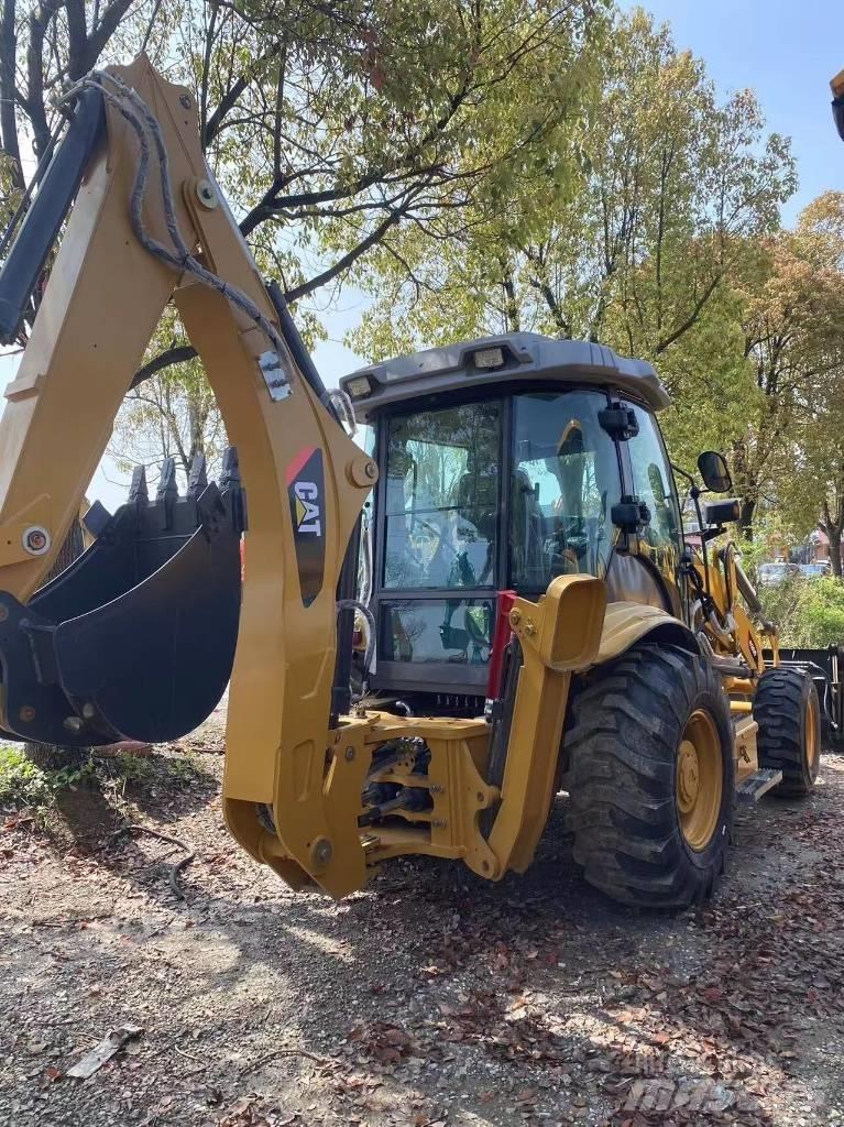 CAT 420F Товарач със заден ексватор