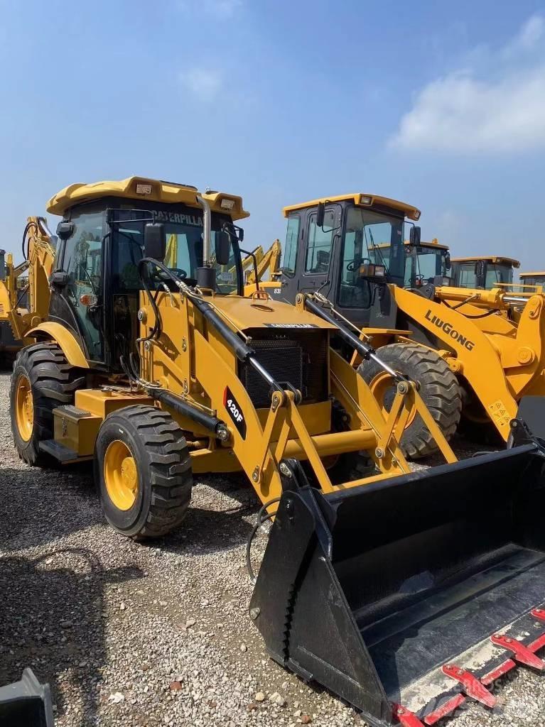 CAT 420F Товарач със заден ексватор